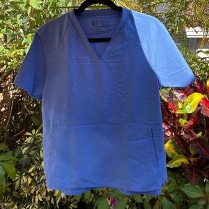 Figs XS Ciel blue scrub top with kangaroo front pocket